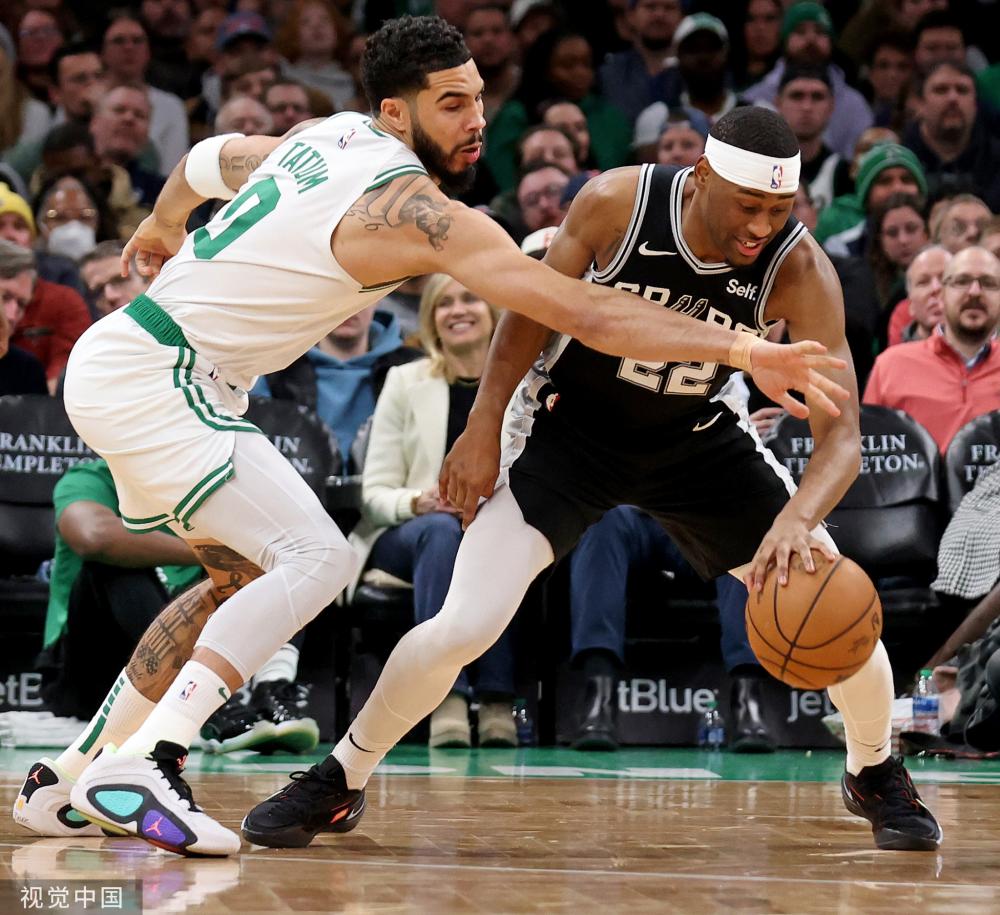 以及与詹姆 以及与詹姆