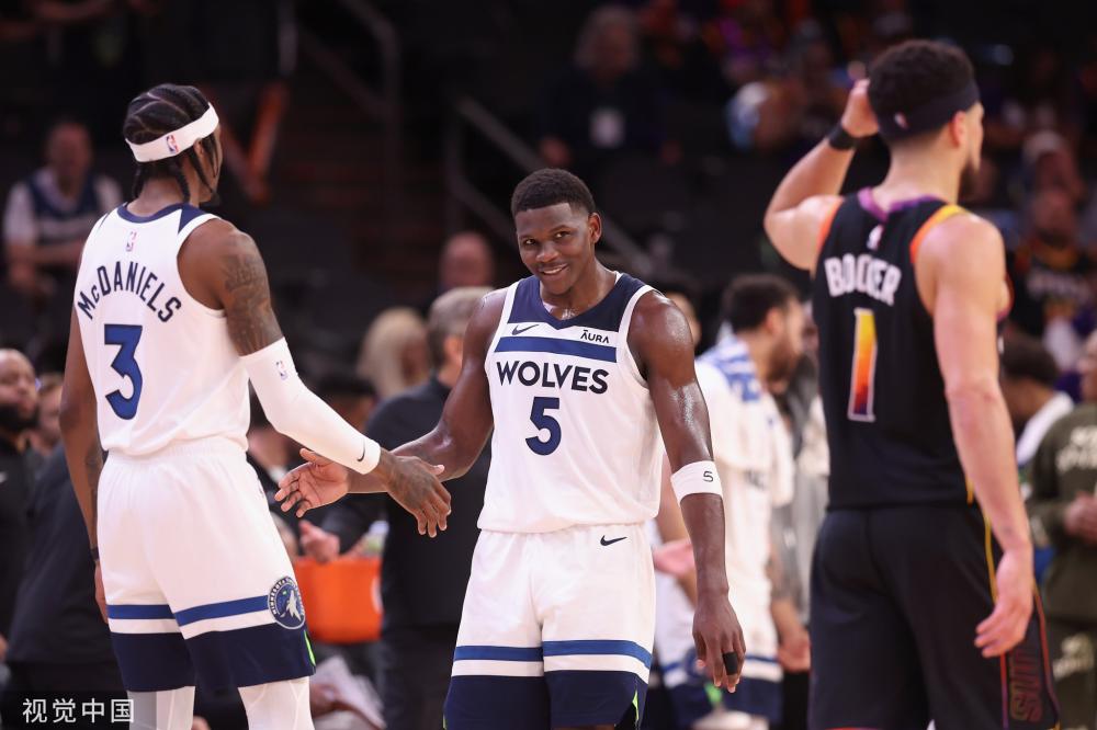 凭借其在多 凭借其在多