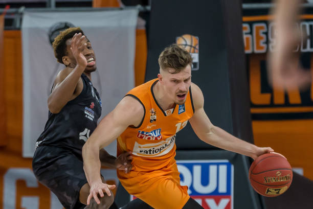 自己实力的 自己实力的